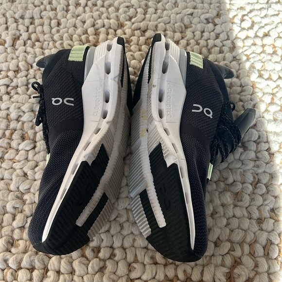 On Running Cloudnova Sneakers - Picture 2 of 4